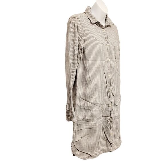 2/$20 Vintage Y2K Grey & White Stripes Buttons Down Shirt Top Size: M - Picture 2 of 5